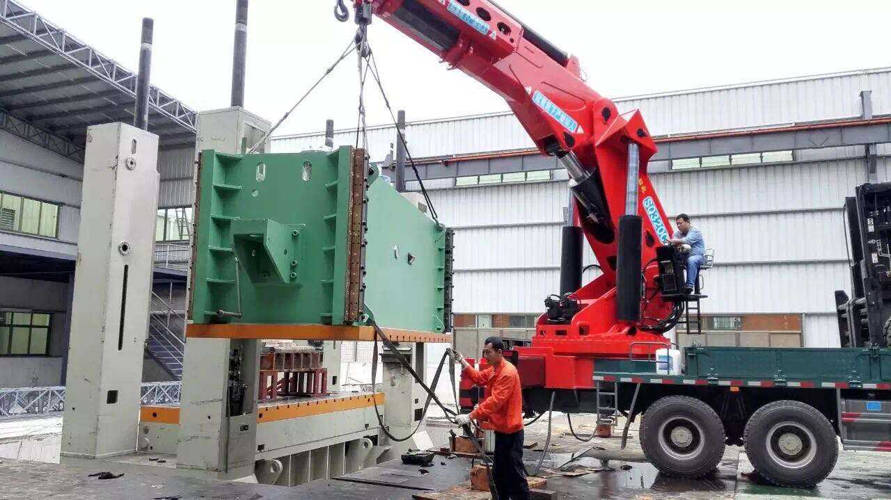 香港某大件机械设备运输,大型机械设备搬新厂